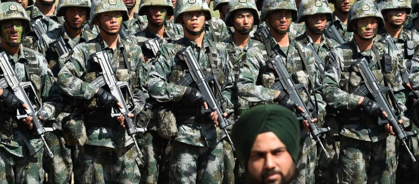 Διεθνείς αναλυτές: «Γι αυτούς τους λόγους η Ινδία δεν μπορεί να νικήσει έναν πόλεμο ενάντια στην Κίνα»